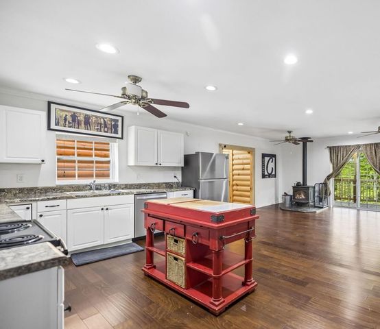 290 Vine Ridge Rd, NE, Crawford, TN 38554