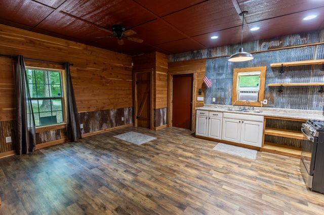 290 Vine Ridge Rd, NE, Crawford, TN 38554