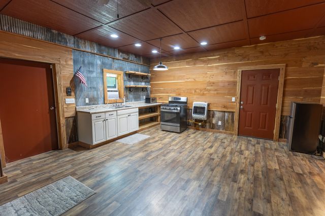 290 Vine Ridge Rd, NE, Crawford, TN 38554
