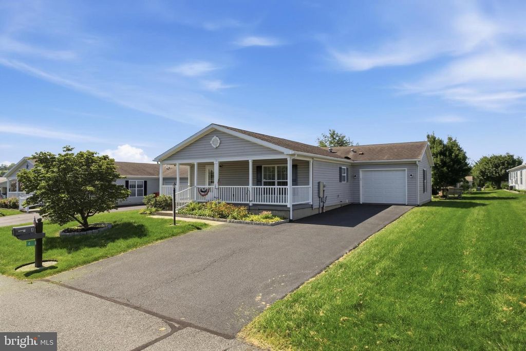 4 SONGBIRD CT, BECHTELSVILLE, PA 19505 — exterior