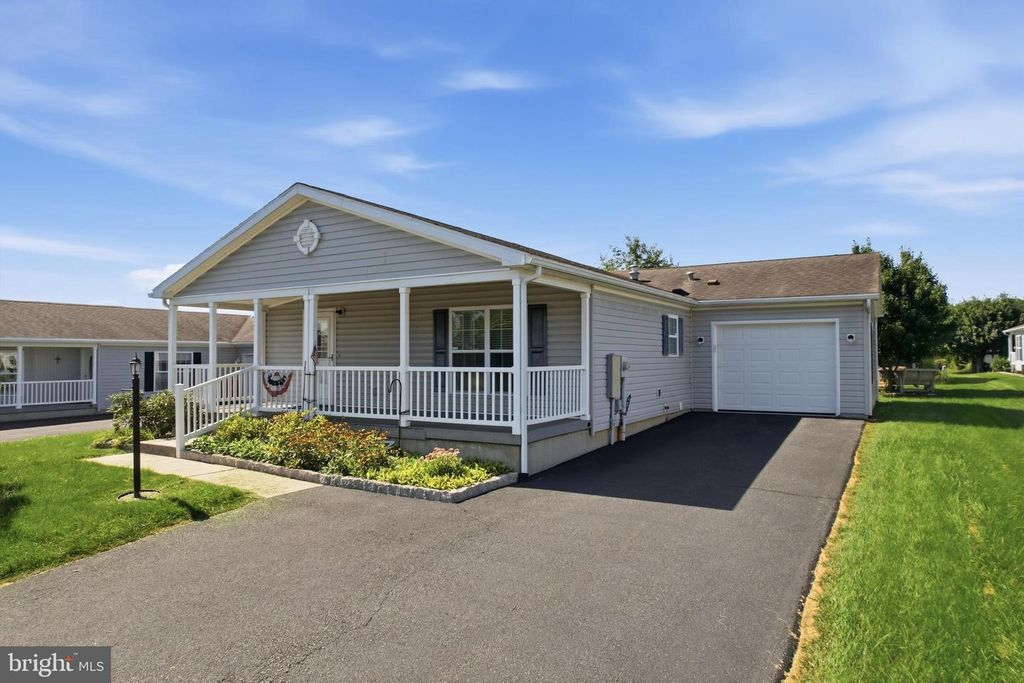 4 SONGBIRD CT, BECHTELSVILLE, PA 19505 — photo 2