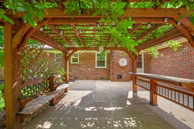 116 Skyview Dr, Columbia, TN 38401