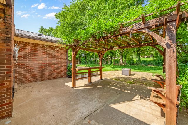 116 Skyview Dr, Columbia, TN 38401