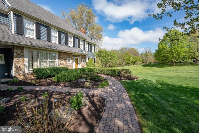 30 SPRING HILL LN, Phoenixville, PA 19460