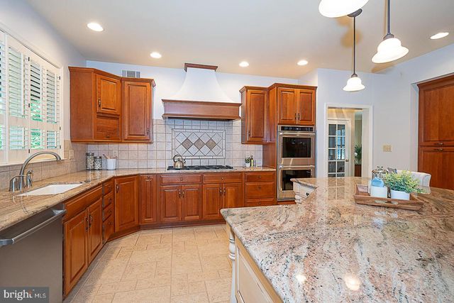 30 SPRING HILL LN, Phoenixville, PA 19460