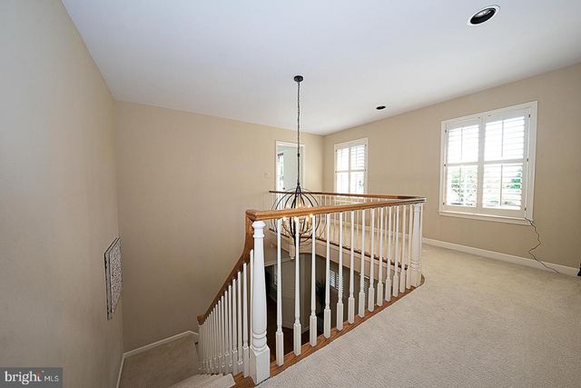 30 SPRING HILL LN, Phoenixville, PA 19460