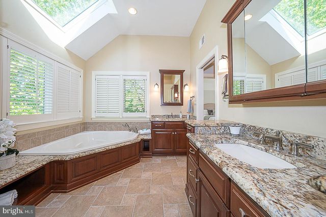 30 SPRING HILL LN, Phoenixville, PA 19460
