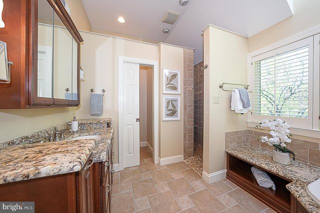 30 SPRING HILL LN, Phoenixville, PA 19460