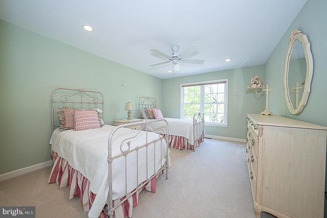 30 SPRING HILL LN, Phoenixville, PA 19460