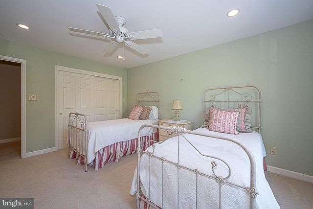 30 SPRING HILL LN, Phoenixville, PA 19460