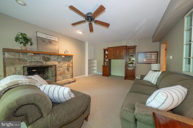 30 SPRING HILL LN, Phoenixville, PA 19460
