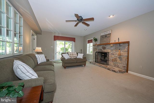 30 SPRING HILL LN, Phoenixville, PA 19460
