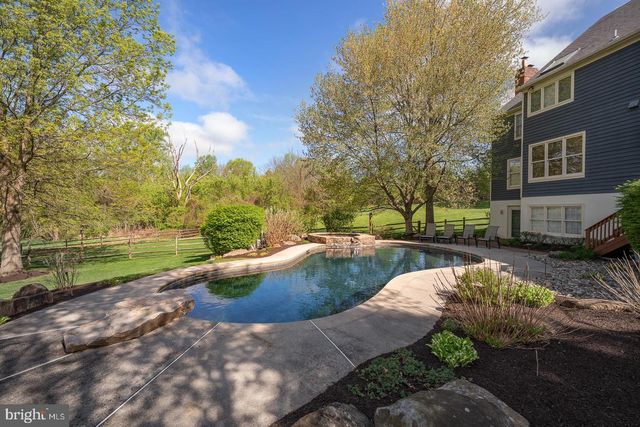 30 SPRING HILL LN, Phoenixville, PA 19460