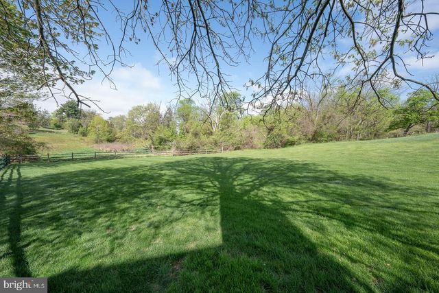 30 SPRING HILL LN, Phoenixville, PA 19460