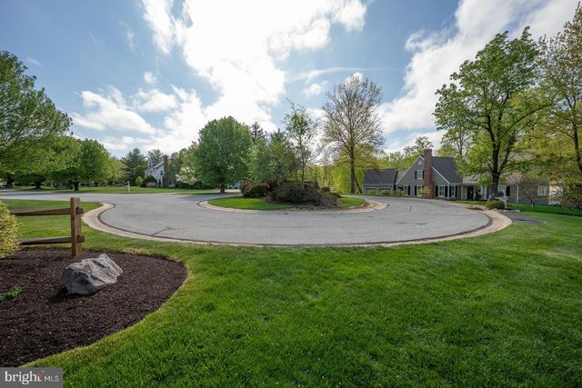 30 SPRING HILL LN, Phoenixville, PA 19460