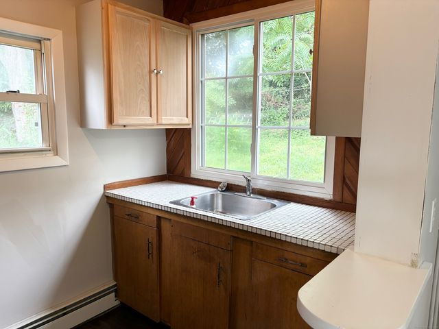 10 Mountain Avenue, New London, CT 06320