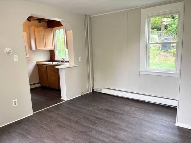 10 Mountain Avenue, New London, CT 06320