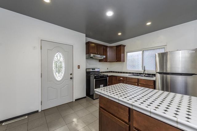 6522 30th AVENUE, Kenosha, WI 53142