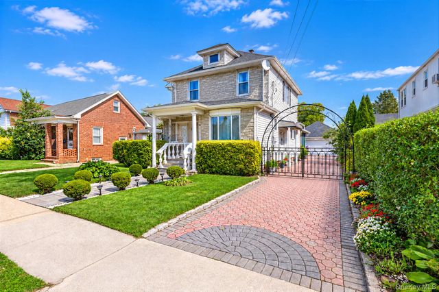 132 Herman Boulevard, Franklin Square, NY 11010