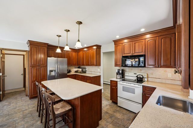 225 Bayview Avenue, East Islip, NY 11730