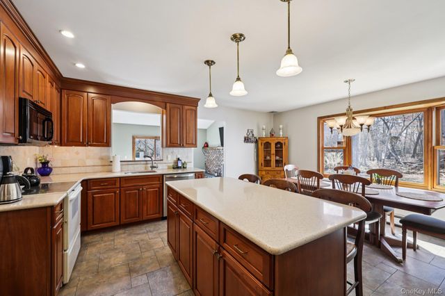 225 Bayview Avenue, East Islip, NY 11730
