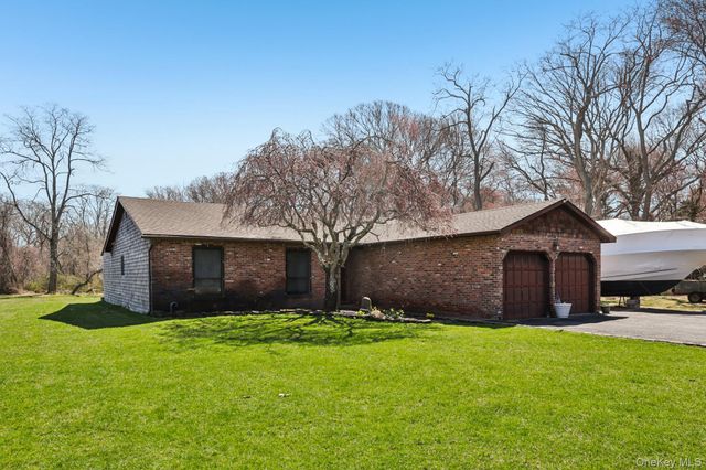 225 Bayview Avenue, East Islip, NY 11730