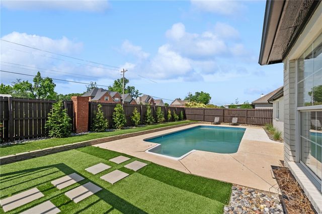 1303 Sanford Drive, Bentonville, AR 72712