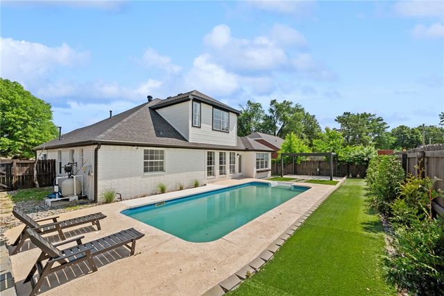 1303 Sanford Drive, Bentonville, AR 72712