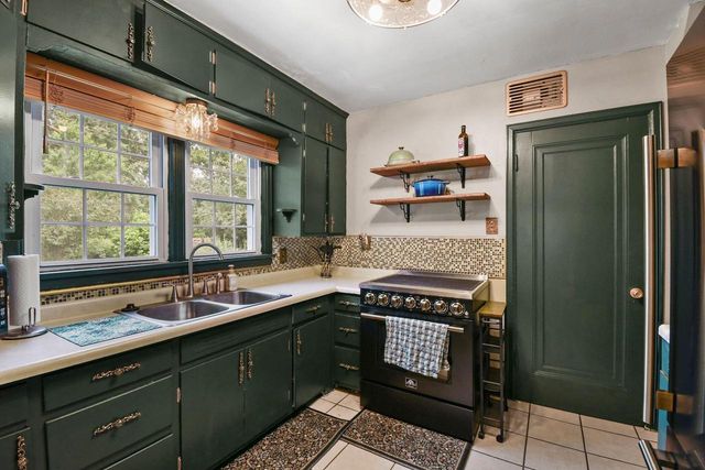 1121 Hawthorne AVENUE, Janesville, WI 53545