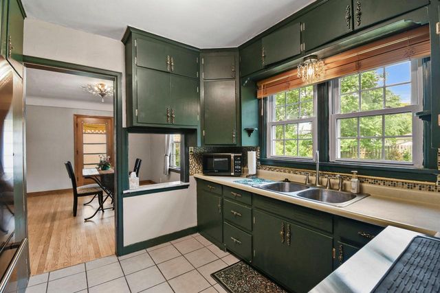 1121 Hawthorne AVENUE, Janesville, WI 53545