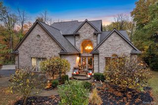 90 Creekwood Drive, Orion Charter Township, MI 48362