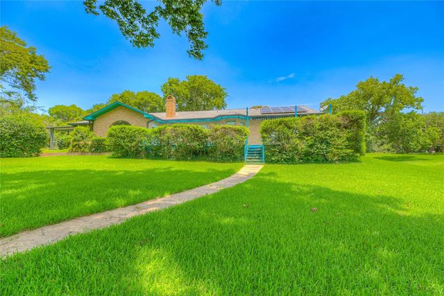 188 Old Post Road S, Livingston, TX 77352