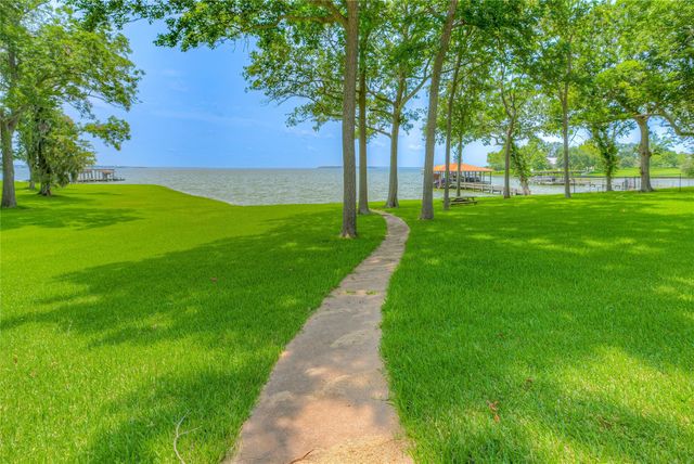 188 Old Post Road S, Livingston, TX 77352