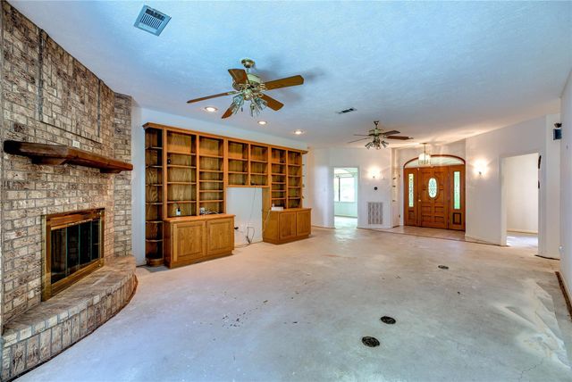 188 Old Post Road S, Livingston, TX 77352