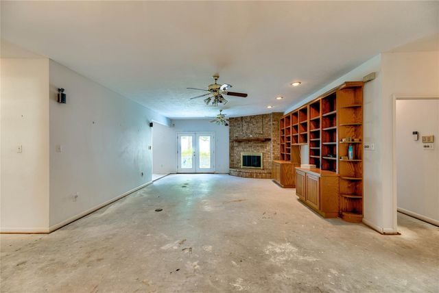 188 Old Post Road S, Livingston, TX 77352