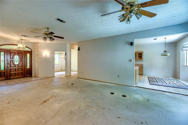 188 Old Post Road S, Livingston, TX 77352