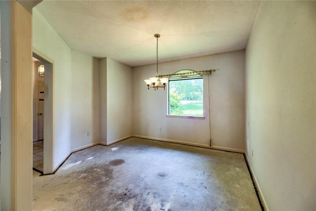 188 Old Post Road S, Livingston, TX 77352