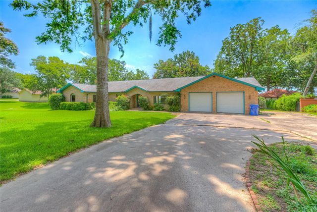 188 Old Post Road S, Livingston, TX 77352