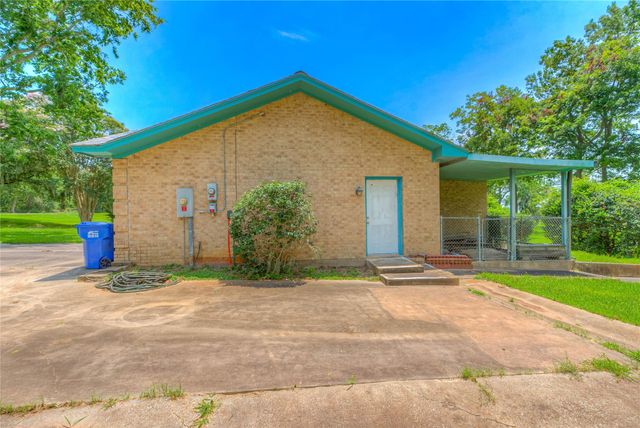 188 Old Post Road S, Livingston, TX 77352