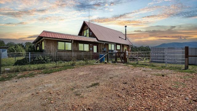 36 Albers Valley Road, Regina, NM 87046
