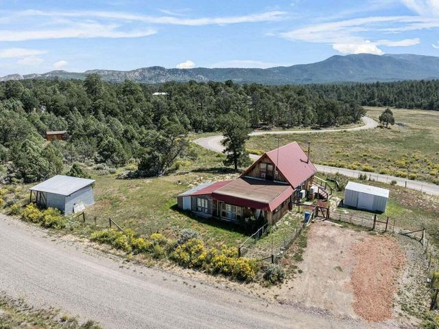 36 Albers Valley Road, Regina, NM 87046