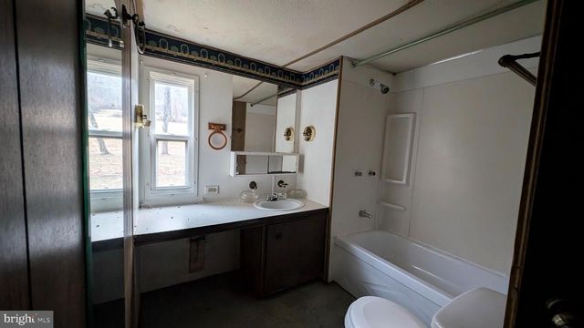 586 OLD LIMEKILN LN, Newport, PA 17074