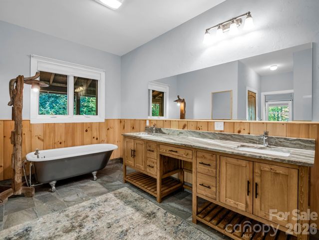 119 Mountain Bluff Trail, Hendersonville, NC 28792