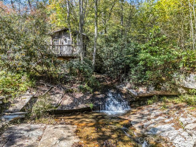 119 Mountain Bluff Trail, Hendersonville, NC 28792