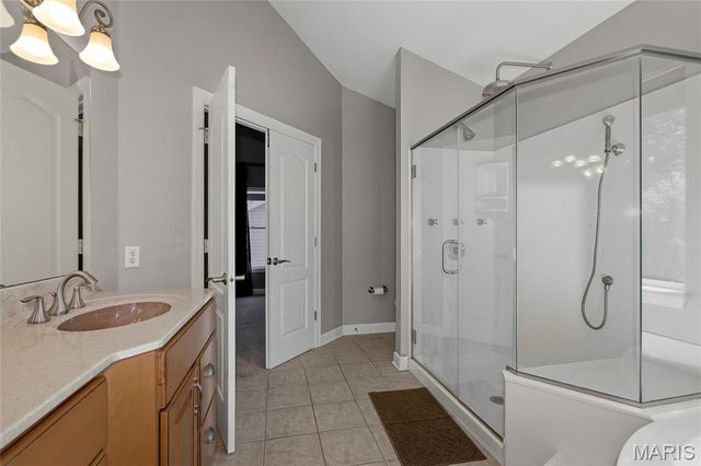 208 Vonbehren Drive, Chesterfield, MO 63005