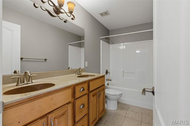 208 Vonbehren Drive, Chesterfield, MO 63005