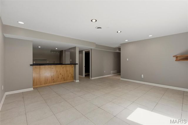 208 Vonbehren Drive, Chesterfield, MO 63005