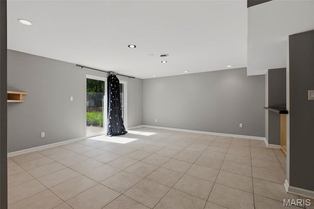 208 Vonbehren Drive, Chesterfield, MO 63005