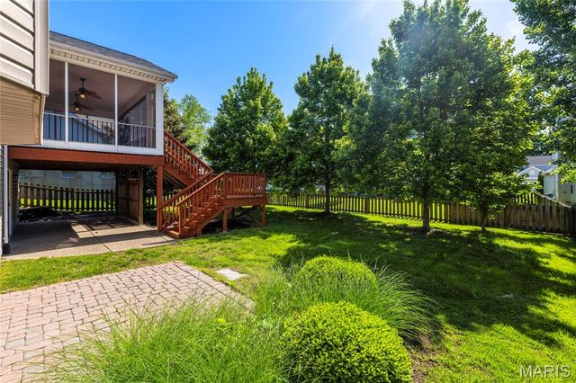 208 Vonbehren Drive, Chesterfield, MO 63005