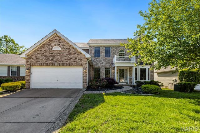 208 Vonbehren Drive, Chesterfield, MO 63005